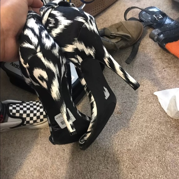 Strappy heels - Picture 2 of 2